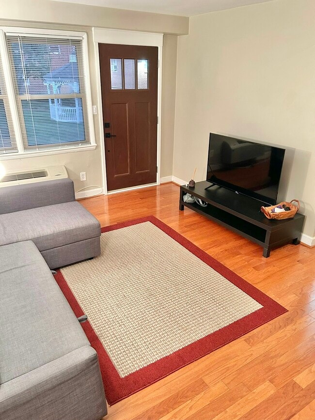 Photo - 2036 N Woodrow St Apartment