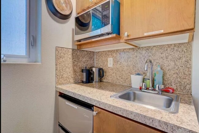 Building Photo - Furnished Studios Perfect for Short-Term R...