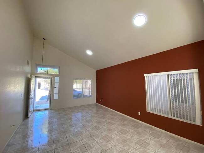 Foto del edificio - 3 bed, 2.5 bath home. 89031