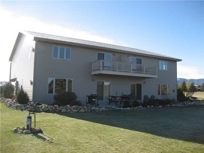 Exterior, parte trasera - 1229 Lazy M St