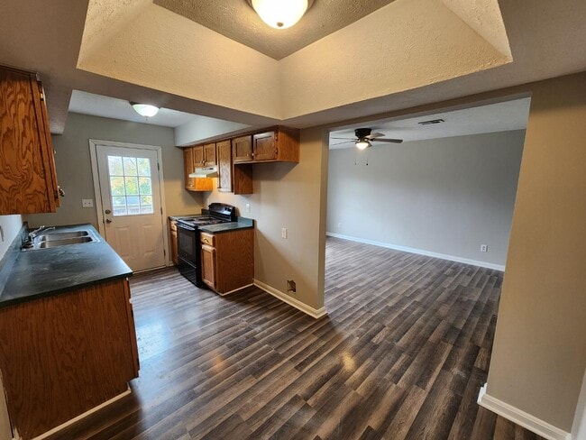 Foto del edificio - 129 Karen Ct