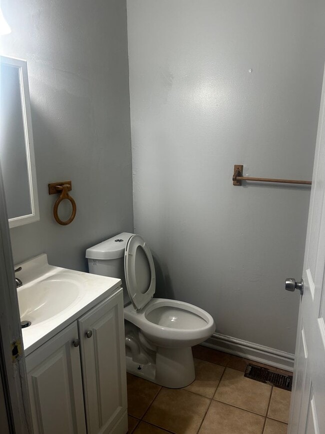 Building Photo - East Side of Cleveland 3Bedroom Single