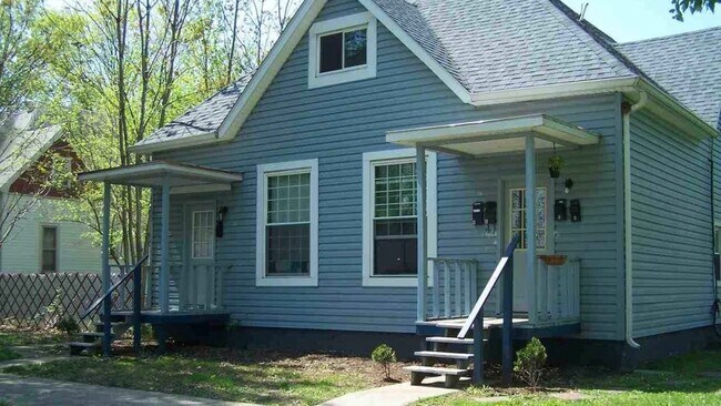 Building Photo - 2 Bedroom Apt - Utilities Paid