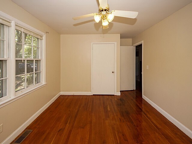 Foto del edificio - 939 Dill Ave