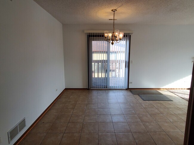 Building Photo - 1122 Manchester Ct