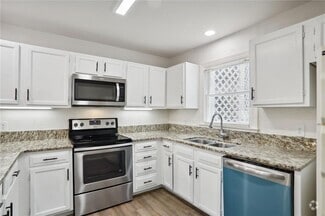 Building Photo - 801 Abingdon Way NE