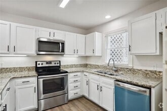 Building Photo - 801 Abingdon Way NE