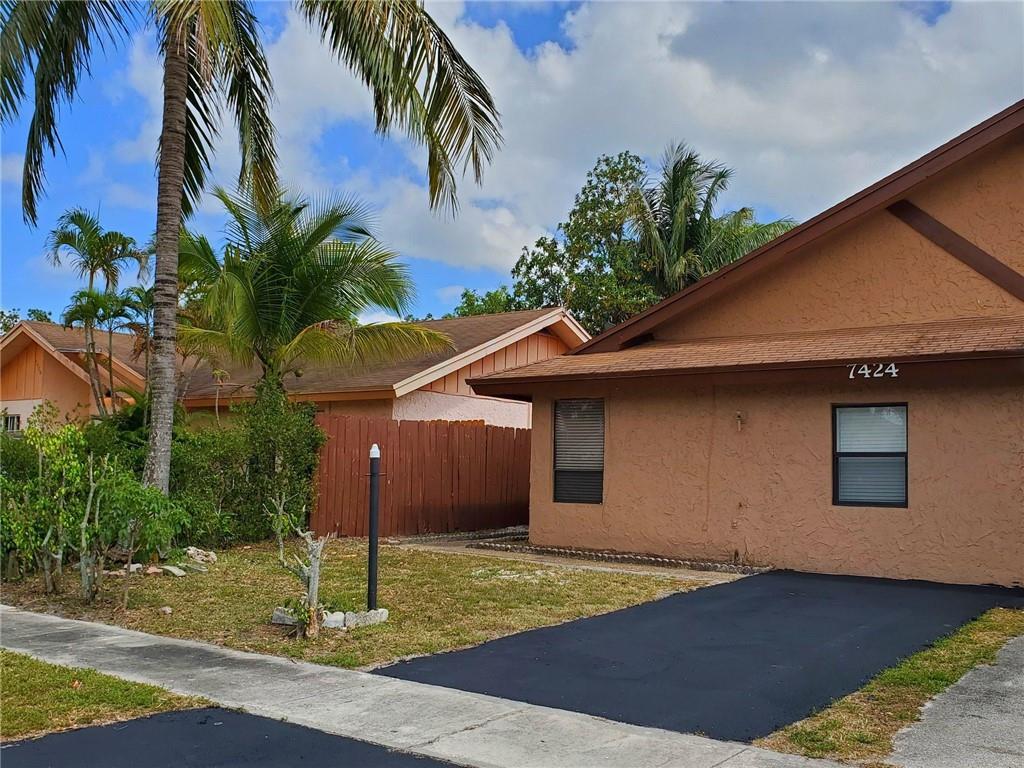 Primary Photo - 7424 SW 14th Ct