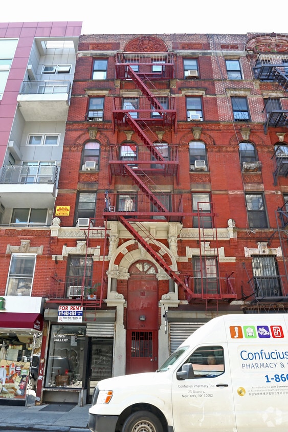 Building Photo - 245 Broome St