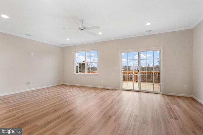 Building Photo - 110 Splendor Gdn Wy