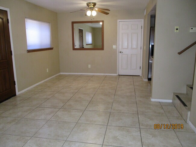 Foto del edificio - Unfurnished, 1-year long-term rental