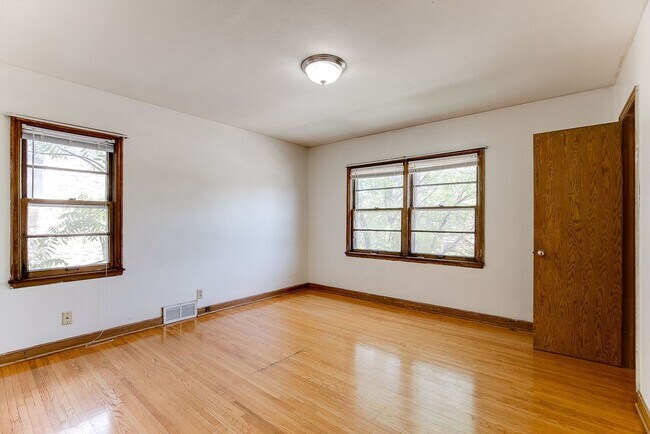 Building Photo - 865-SNELL