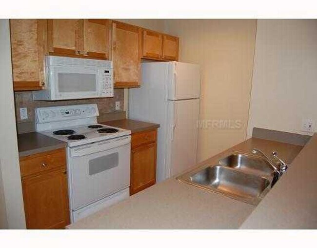 Foto del edificio - Spacious  and nice 2nd floor 2bed/1bath un...