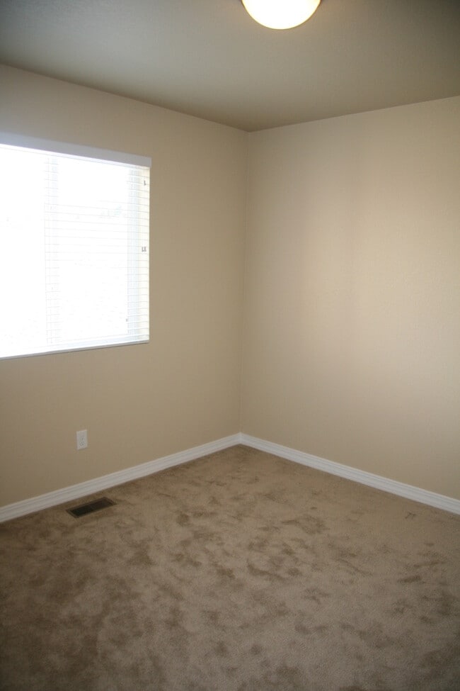 Foto del edificio - Two Story Townhouse in Old Colorado City!
