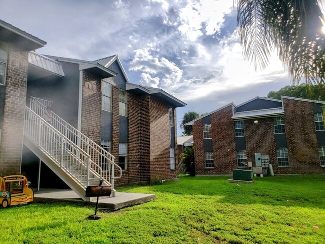 Foto del edificio - 2000 S Main St