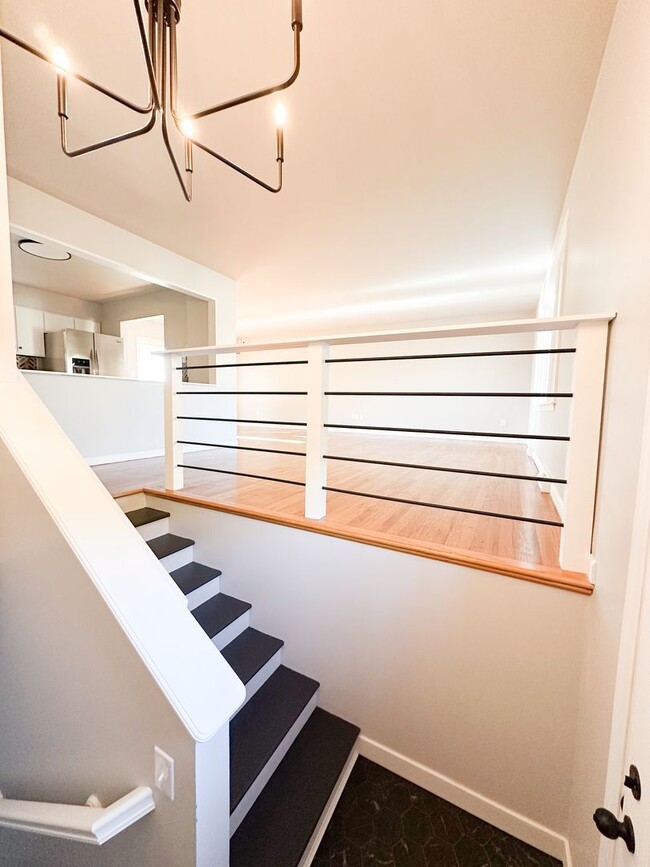 Building Photo - 4 bed/ 2 bath Single-Family Home