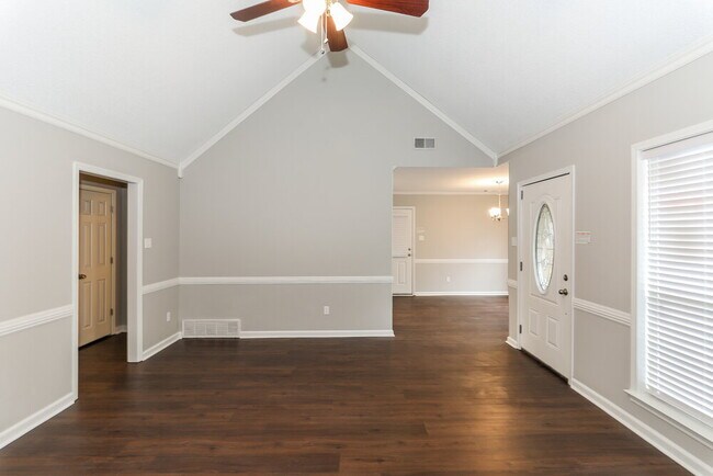 Building Photo - 5896 Pipers Green Ln