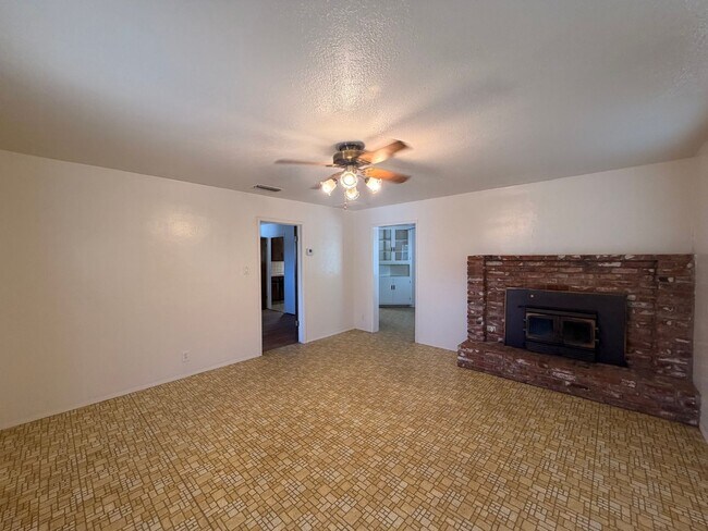Foto del edificio - Country Style Living in Bakersfield