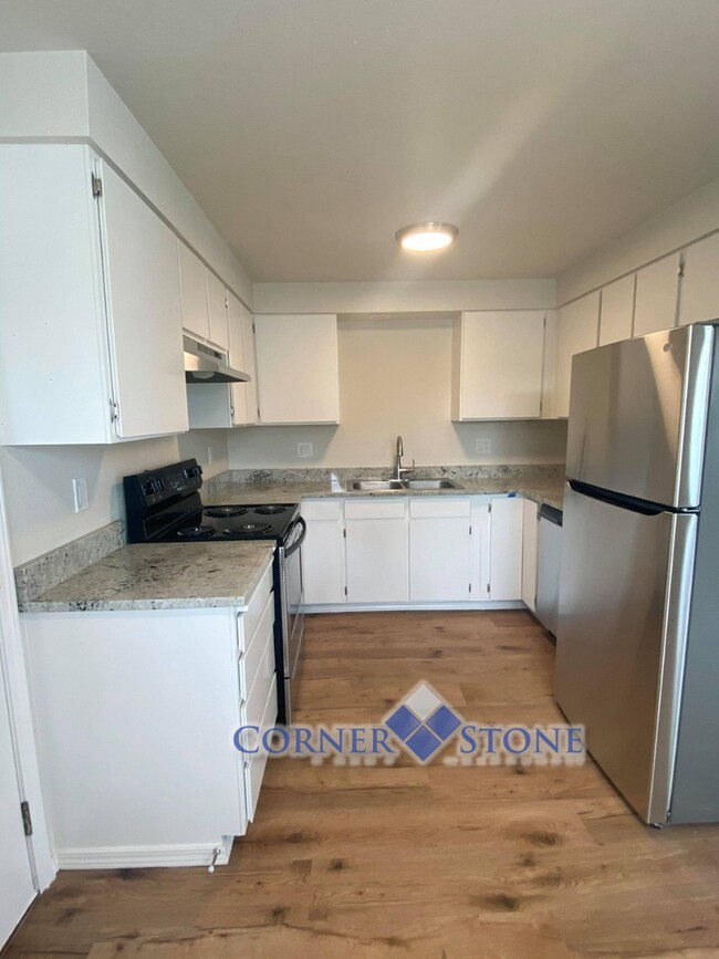 Building Photo - $500 OFF FIRST MONTH RENT! DEATTACHED 1 CA...