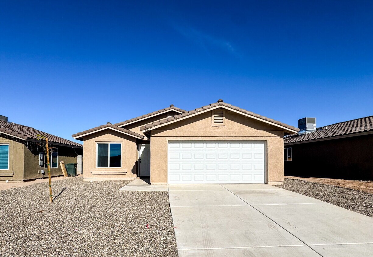 Foto principal - NEWLY BUILT 3-Bed, 2-Bath Home in Yuma!"