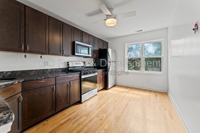 Building Photo - 6429 N Damen Ave