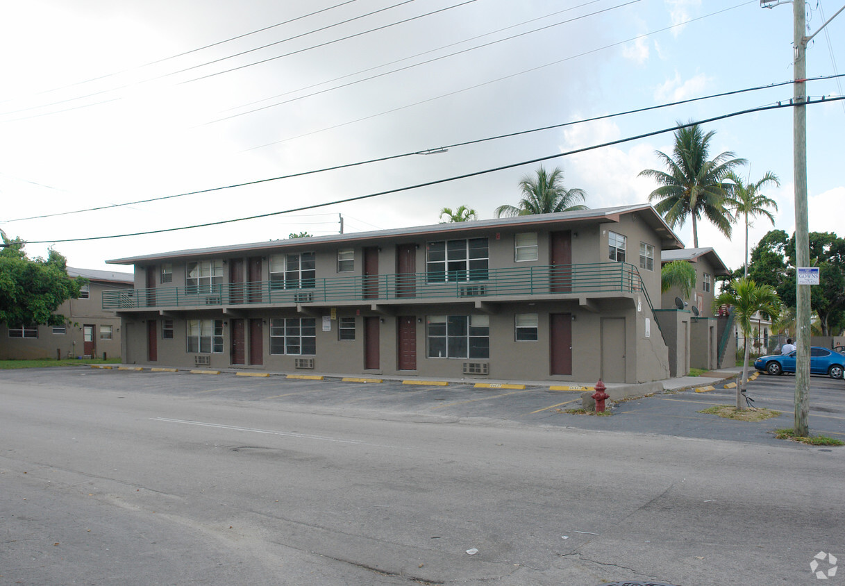Primary Photo - 844 NW 11th Ave