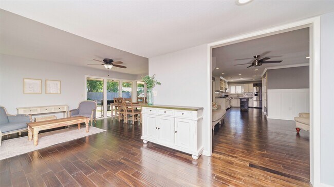Foto del edificio - 1506 Wavecrest Ln