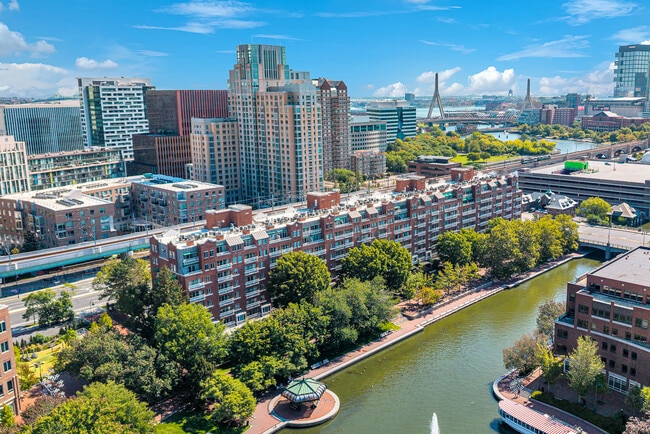 Building Photo - 4 Canal Park
