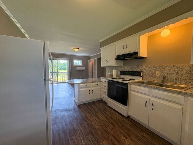 Building Photo - Tour Today! Studio Apartment in East Tyler!