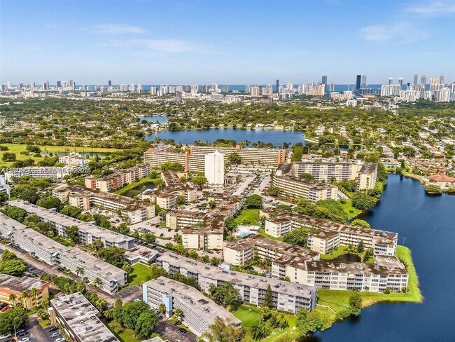 Foto del edificio - 1780 NE 191st St