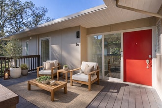 Building Photo - 16 Echo Ln