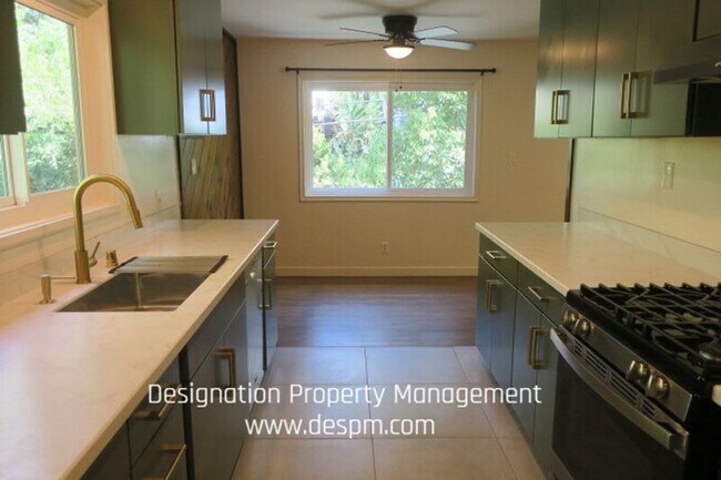 Foto del edificio - 4584 Cleland Ave