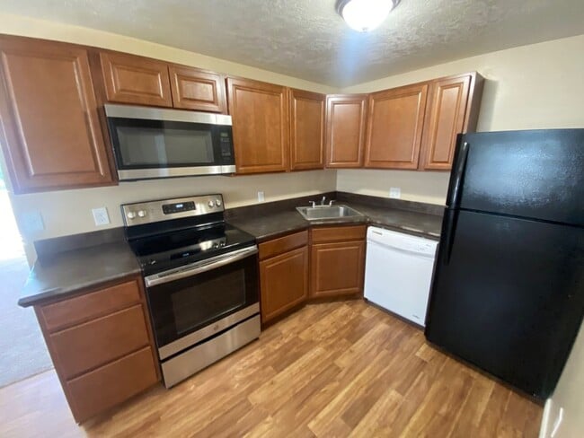Foto del edificio - Spacious 2-Bedroom Home in Roy! $350 Off o...