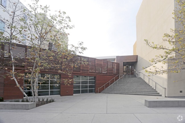 Building Photo - Runway Playa Vista