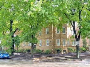 Building Photo - 3711 N Hoyne Ave