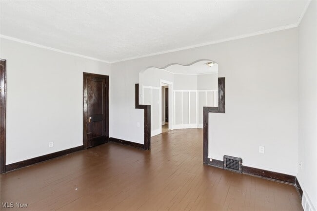 Building Photo - 1524 E 204th St