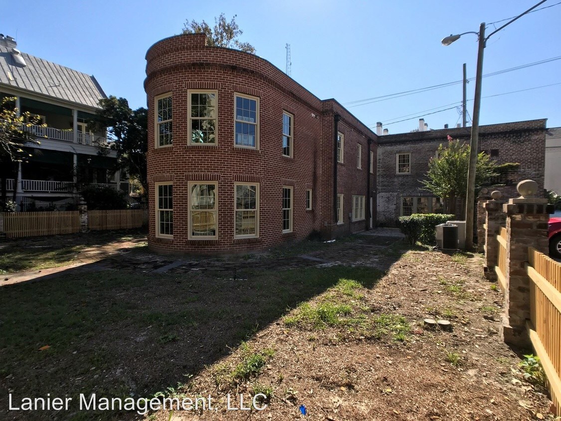 Foto principal - Studio, 1.5 bath House - 107 E Gordon St