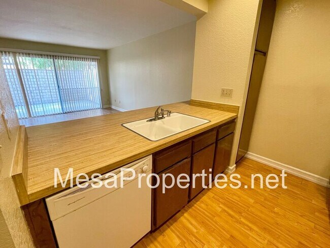 Building Photo - 2067 S Magnolia Ave