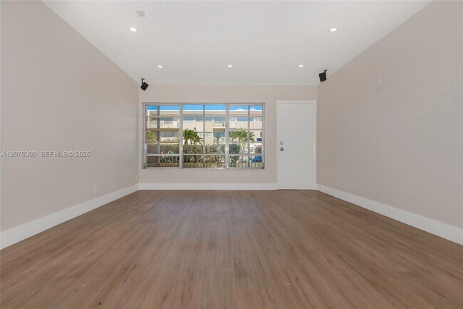 Foto del edificio - 16800 NE 15th Ave
