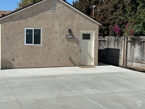 Building Photo - 808 E Orange St