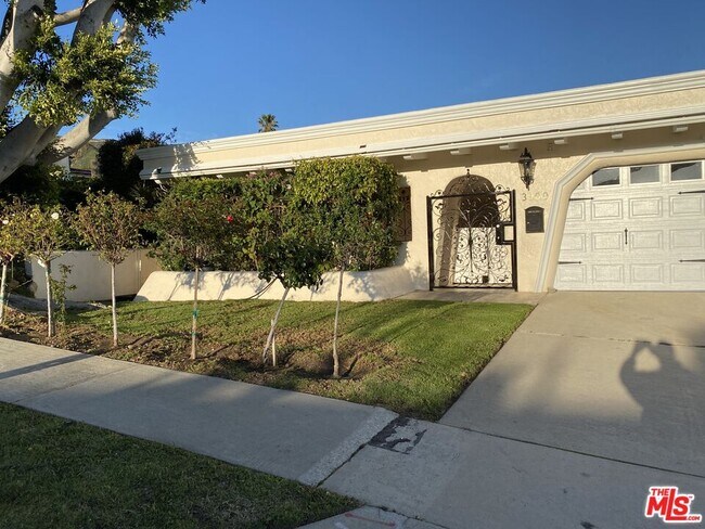 Foto del edificio - 3900 Castlerock Rd