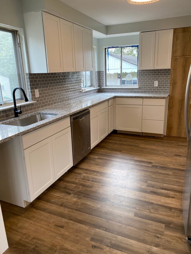 Foto del edificio - 1550 S Harris Rd