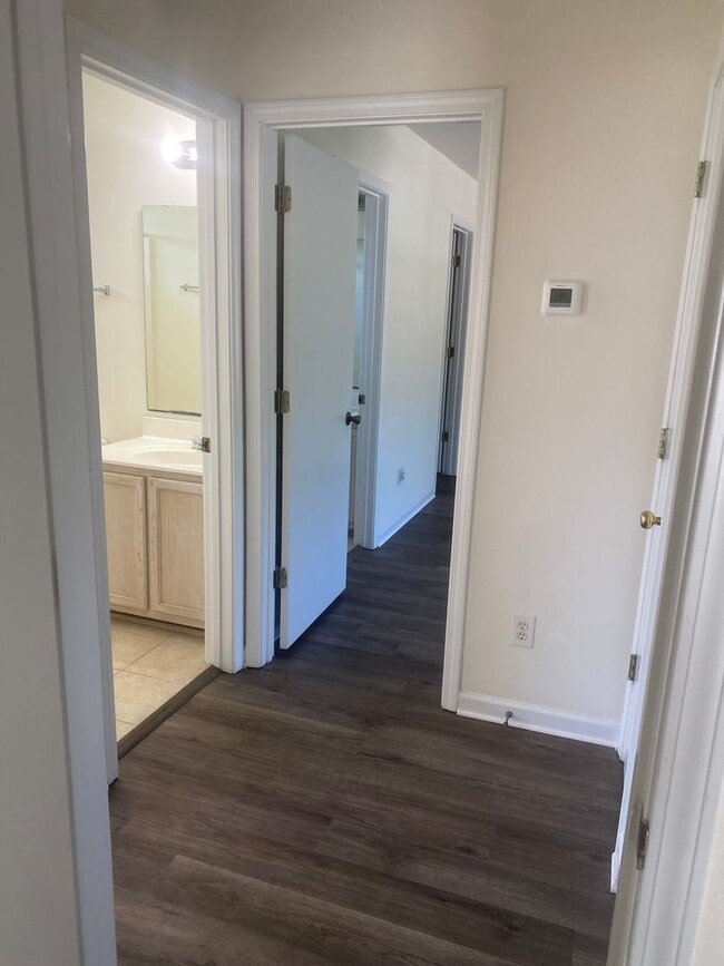 Building Photo - Lovely 3 Bed, 2.5 Bath Home in the golf community of Inverness, just off of River Oaks Drive - co...