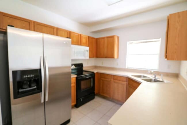 Building Photo - Spacious 2 Bedroom, 2 1/2 Bath Townhome in...