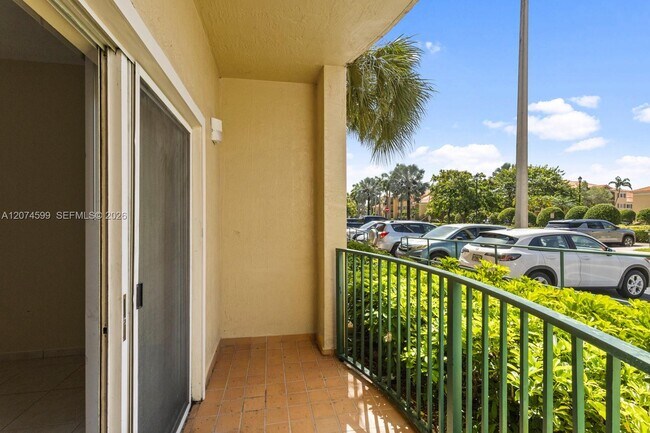 Foto del edificio - 7330 NW 114th Ave