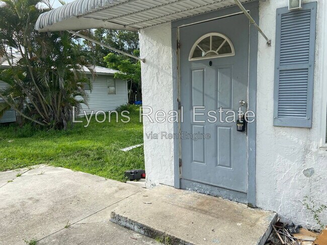 Building Photo - 8110 Howell Ave