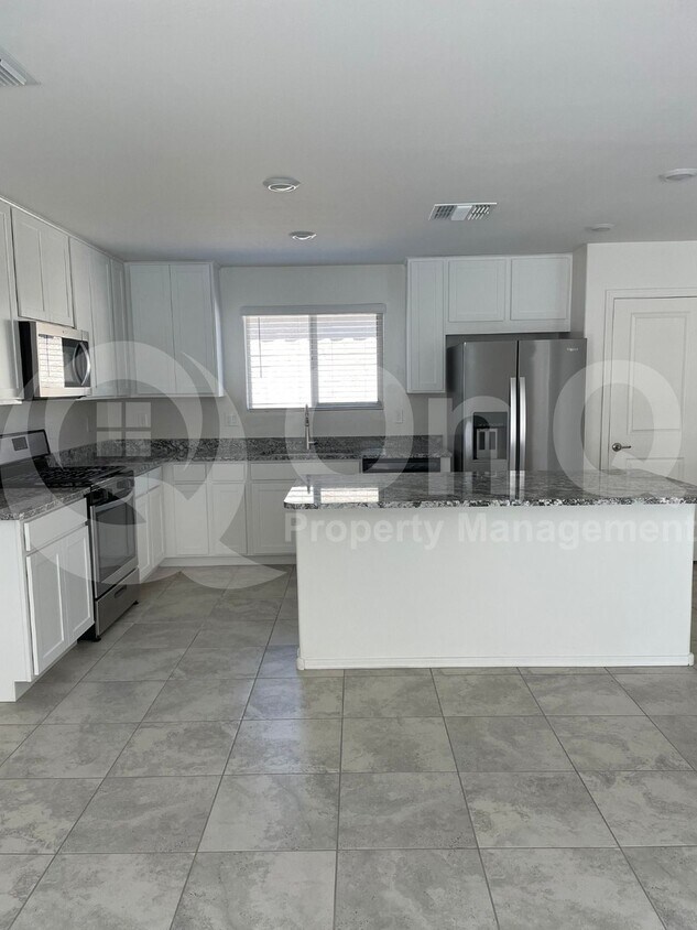 Primary Photo - 8807 E Stone Meadow Cir