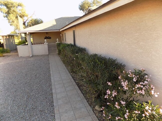 Building Photo - Golf Course Property in 55+ Community