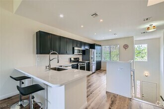 Building Photo - 668 Peachy Canyon Cir