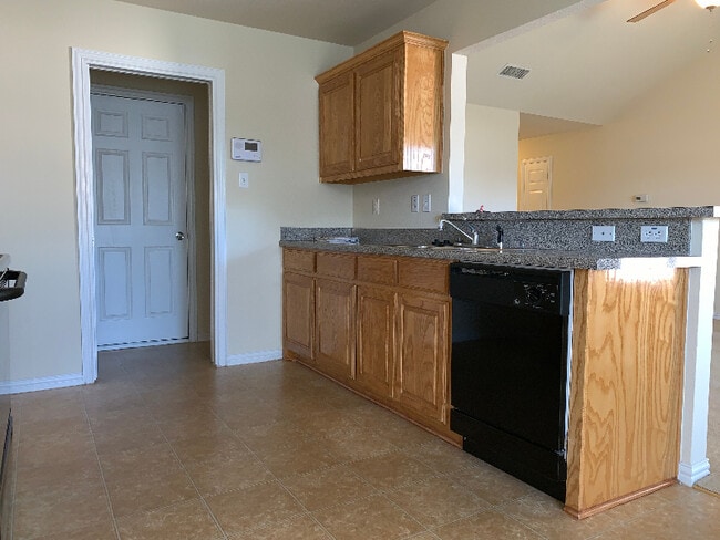 Foto del edificio - 100 Camden Ct